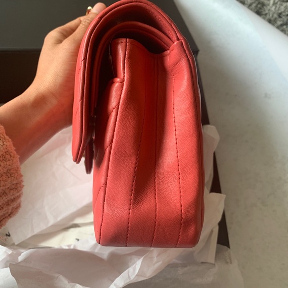 Chanel Chevron medium classic flap bag coral - Picture 5 of 12
